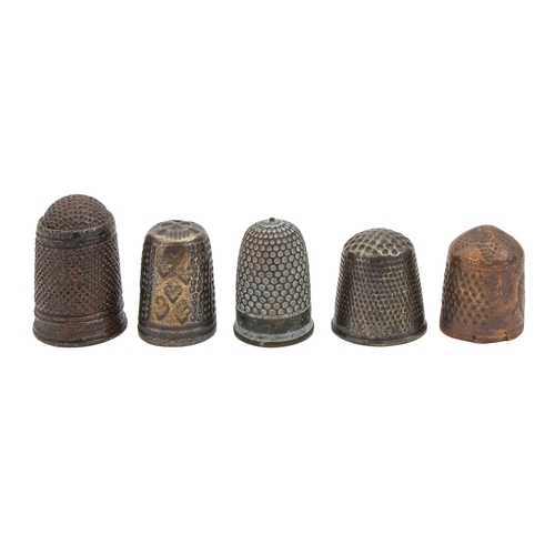 430 - Five European brass and other thimbles, 16th-18th c, 26cm h and smaller