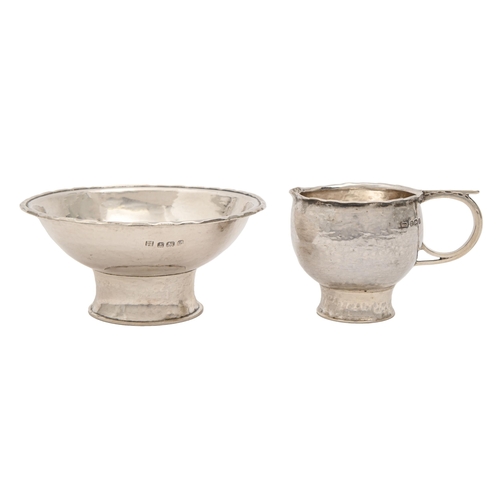 456 - A George V silver cream jug and sugar bowl, bowl 90mm diam, by William Henry Creswick, Birmingham 19... 