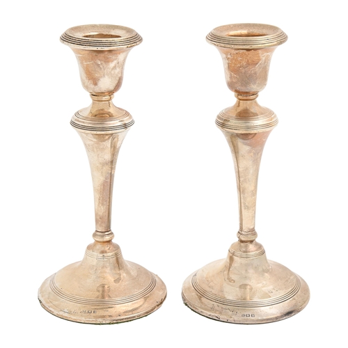 525 - A pair of George V silver candlesticks, with reeded bands, 17.5cm h, marks rubbed, Birmingham 1919, ... 