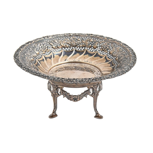 526 - An Edwardian silver sweetmeat dish on detachable stand, spirally lobed and embossed with leafy ... 