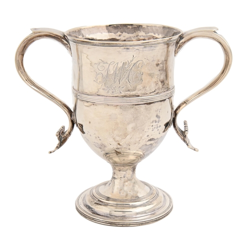 529 - A George III silver cup, with reeded girdle and scroll handles, crested, loaded, 15.5cm h, by Peter,... 