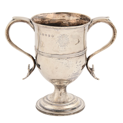 529 - A George III silver cup, with reeded girdle and scroll handles, crested, loaded, 15.5cm h, by Peter,... 