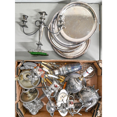 593 - Miscellaneous plated ware, late 19th c and later, to include an oil lamp (converted), wax jack, cand... 