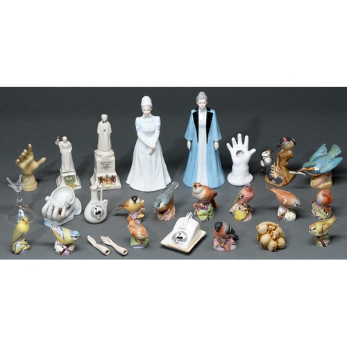 713 - Miscellaneous ceramics, to include Royal Worcester porcelain birds and Coalport figures of Edith Cav... 