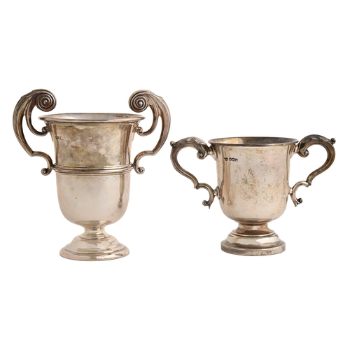 104 - Two George V silver trophy cups,  11 and 15cm h, by Walker & Hall, Sheffield, 1923, 13ozsThe col... 