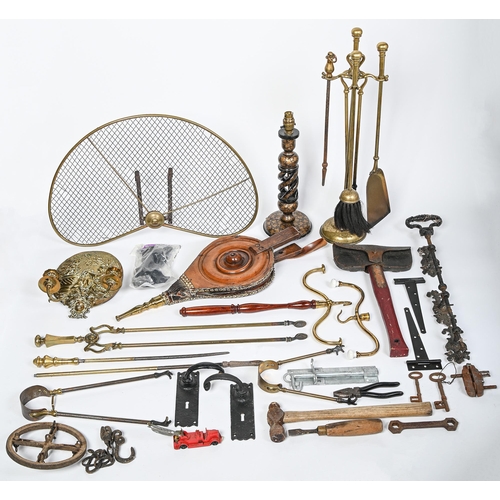 336 - Miscellaneous Victorian and early 20th c metalwork and objects, to include hearth furniture, bellows... 