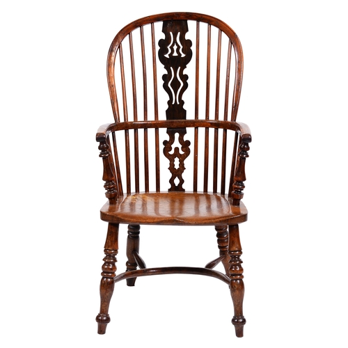 426 - A Victorian yew wood Windsor chair, with elm seat 99cm hThe collection of C. W. Briggs (1906-1971) (... 