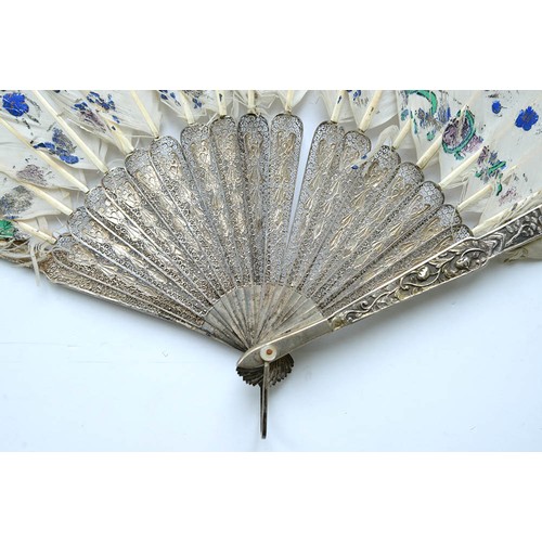 111 - A Chinese export silver and feather fan, 19th c, with filigree guards and repousse sticks, mother of... 