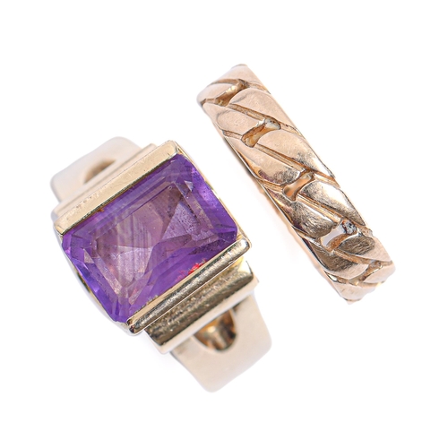 37 - A pierced gold ring and an amethyst ring, in gold, both marked 14k 585, 11.7g, size K... 