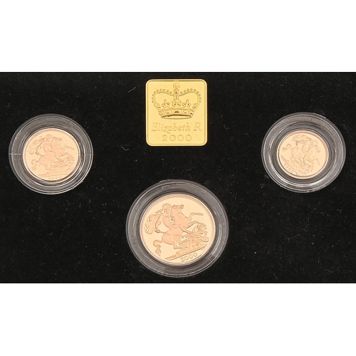 540 - Gold coins. Proof Sovereign three coin set 2000, cased