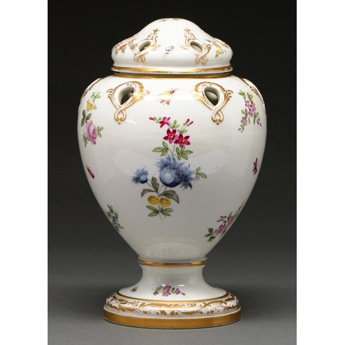 568 - A German porcelain pot pourri vase and cover, late 19th c, after a Sevres vase 'Pot Pourri Pompadour... 