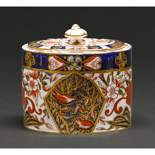 581 - A Crown Derby oval Japan pattern biscuit box and cover, 1881, 13cm h, printed mark