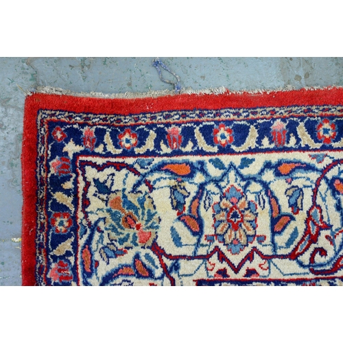 888 - An antique eastern carpet, Heriz, 380 x 300cm