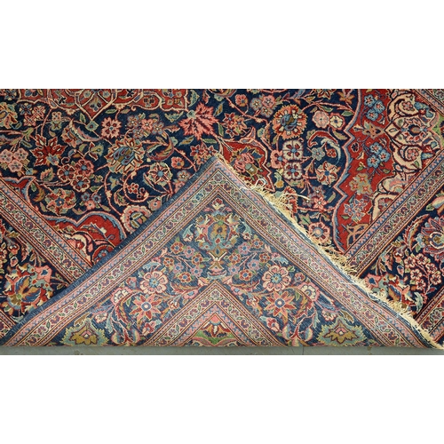 1051 - A Kashan rug, second quarter 20th c, 133 x 205cm