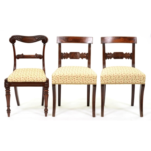 1005 - A pair of George IV mahogany and line inlaid dining chairs, with tablet centred back rail on sabre l... 