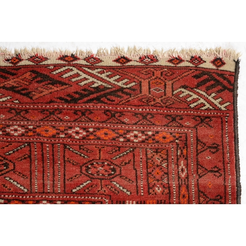 1053 - A Bokhara rug, 121 x 168cm