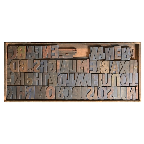 1083 - British Letterpress Printing. A case of wood type, (woodletter) first half 20th c, including 'A' wit... 