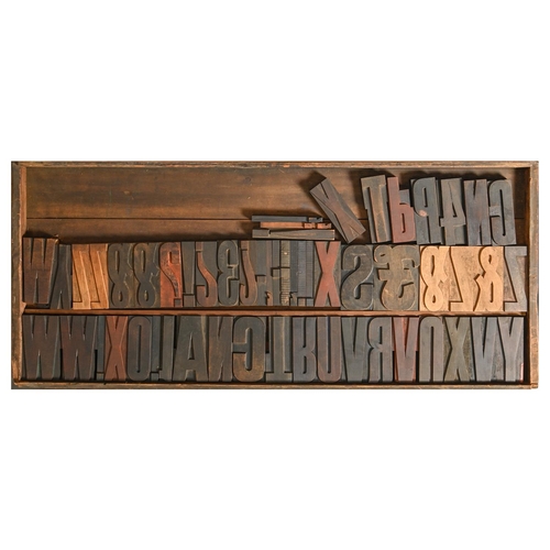 1084 - British Letterpress Printing. A case of wood type, (woodletter) first half 20th c, including 'A' wit... 