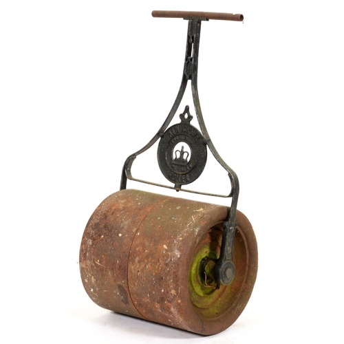 979 - A Victorian iron New Crown garden roller, 114cm h, width 48cm