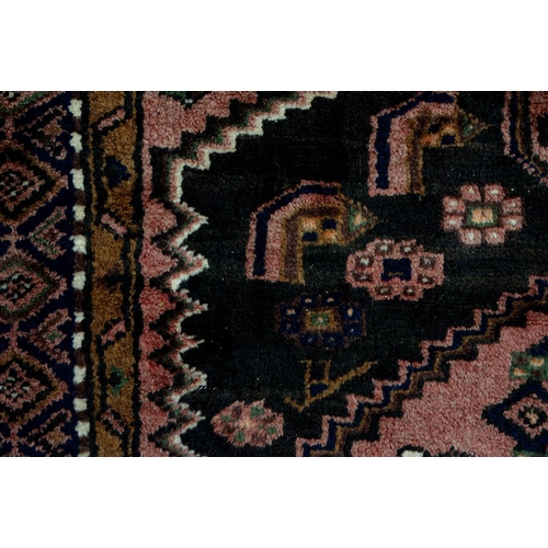 986 - A rug, 126 x 206cm