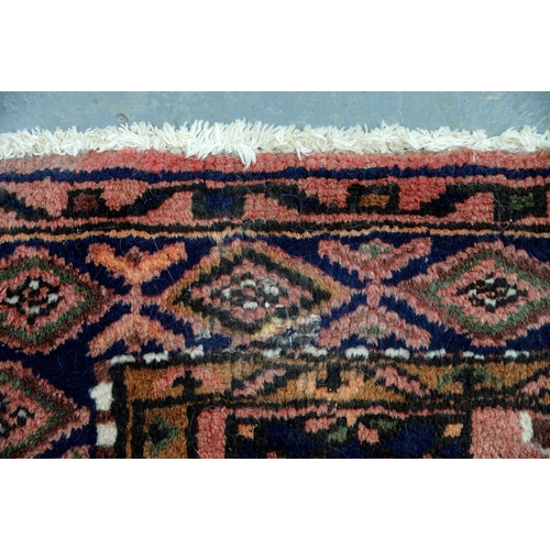 986 - A rug, 126 x 206cm