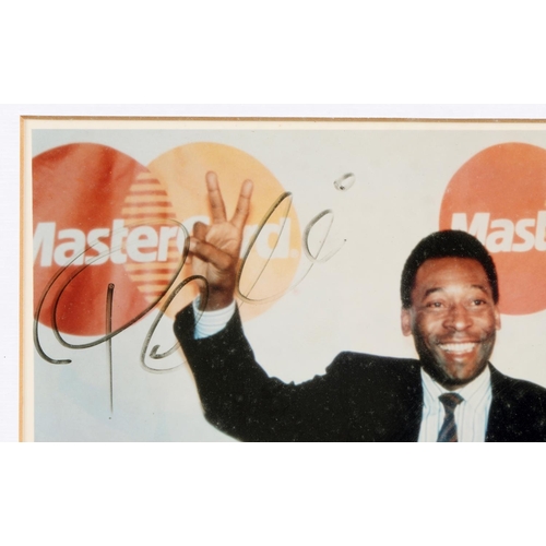 1028 - Football. Edson Arantes do Nascimento (1940-2022), aka Pelé, autograph, on a photographic print, 12 ... 