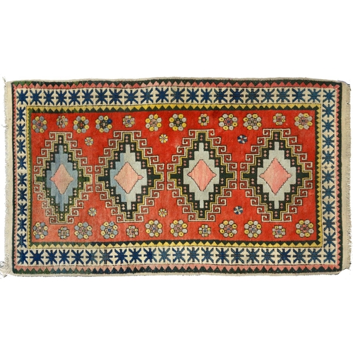 1243 - A medallion rug, 20th c, in polychrome, 220 x 125cm