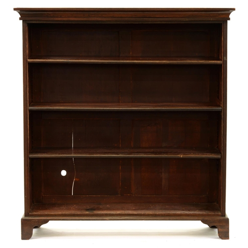 1255 - A mahogany open bookcase, early 20th c, with cavetto cornice and adjustable shelves, 141cm h; 31 x 1... 