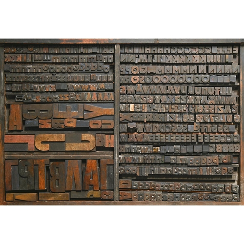 1317 - British Letterpress Printing. A case of wood type, (woodletter) first half 20th c, including 'A' wit... 