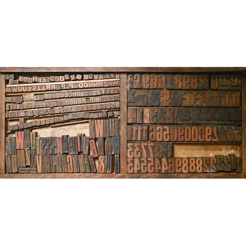 1318 - British Letterpress Printing. A case of wood type, (woodletter) first half 20th c, including 'A' wit... 