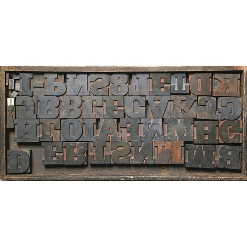 1319 - British Letterpress Printing. A case of wood type, (woodletter) first half 20th c