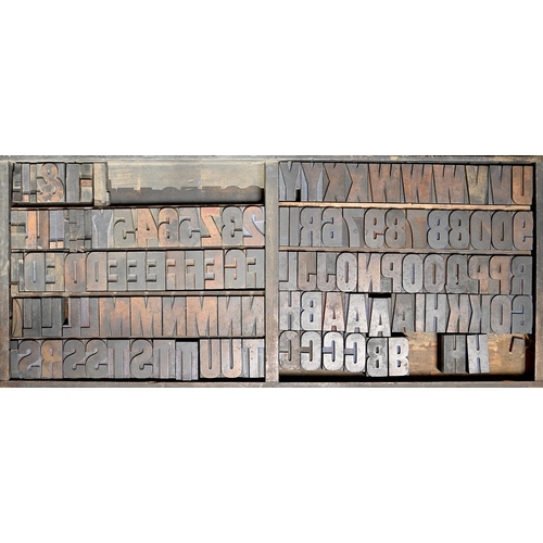 1321 - British Letterpress Printing. A case of wood type, (woodletter) first half 20th c