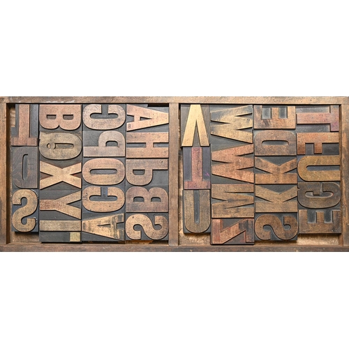 1325 - British Letterpress Printing. A case of wood type, (woodletter) first half 20th c