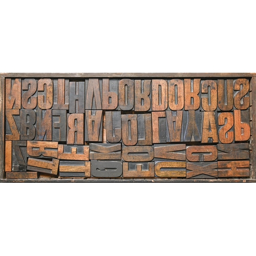 1326 - British Letterpress Printing. A case of wood type, (woodletter) first half 20th c, including 'A' wit... 