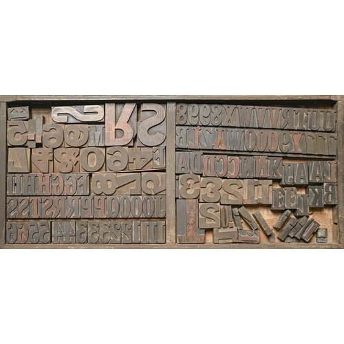 1334 - British Letterpress Printing. A case of wood type, (woodletter) first half 20th c