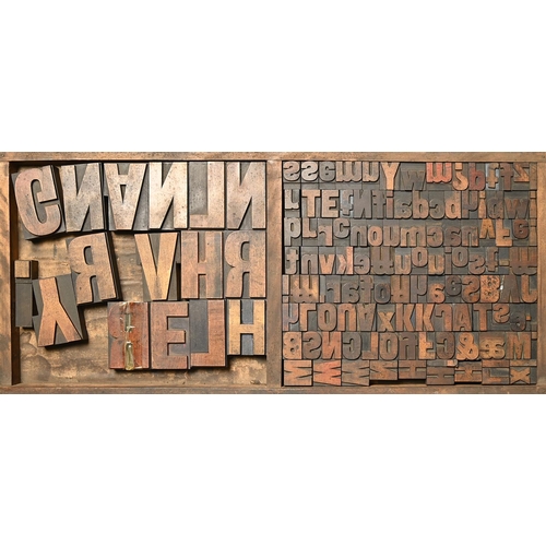 1343 - British Letterpress Printing. A case of wood type, (woodletter) first half 20th c, including 'A' wit... 