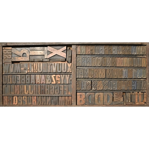 1352 - British Letterpress Printing. A case of wood type, (woodletter) first half 20th c, including 'A' wit... 