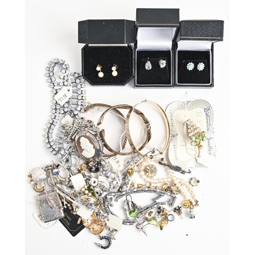 318 - Miscellaneous gem set gold and white gold jewellery and articles of costume jewellery... 