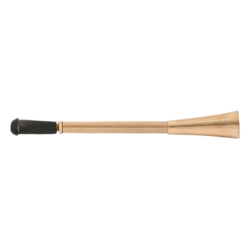 366 - A 9ct gold lady's cigarette holder, with black plastic mouthpiece, by S J Rose & Son, Birmingham... 