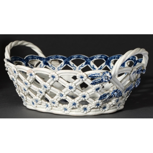 622 - A Worcester blue and white pierced basket, c1780, transfer printed in underglaze blue with the Pinec... 