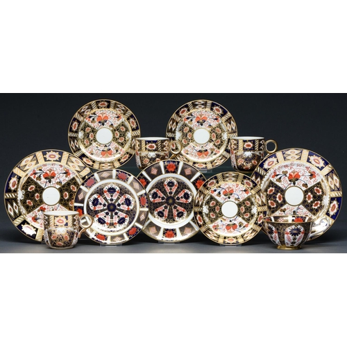 630 - A Royal Crown Derby Imari pattern teacup, saucer and plate, late 20th c, plate 16cm diam, printed ma... 