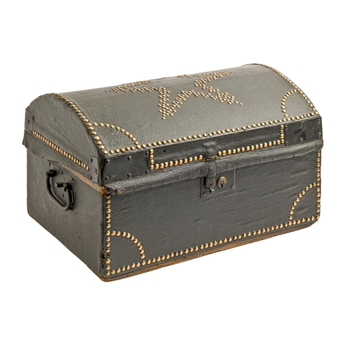 857 - A brass studded black leather covered wood travelling trunk, 19th c, in the original spotted lining ... 