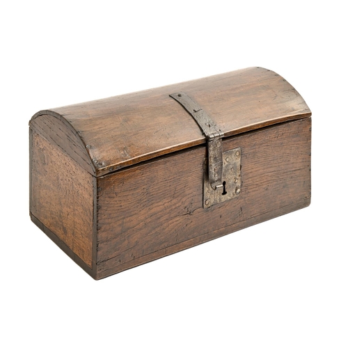 858 - A boarded wood box, steel hasp and lockplate, coffered lid, 40cm l