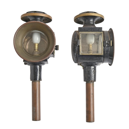 901 - A pair of Victorian brass and black japanned carriage lamps, Phoenix Carriage Works Market Drayton, ... 