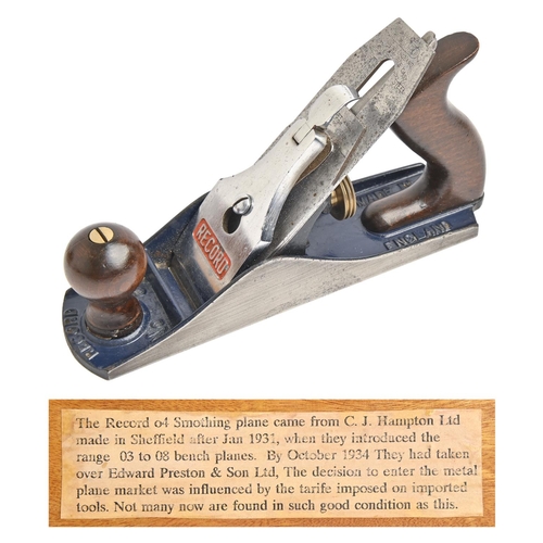 931 - A Record No 04 smoothing plane, wood boxA Private Collection of planes (lot 922-953)... 