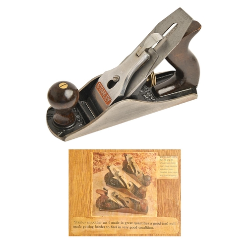 945 - A Stanley No 4 smoothing plane, wood boxA Private Collection of planes (lot 922-953)... 