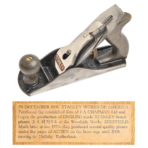 946 - A Stanley No 4 smoothing plane, wood boxA Private Collection of planes (lot 922-953)... 