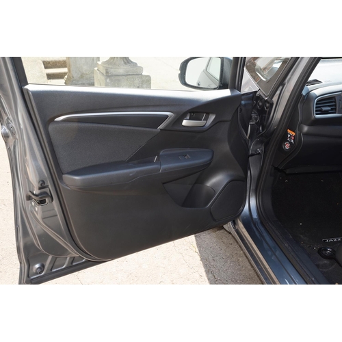 160 - Motor car. Honda Jazz SE 1-VTEC CVT five door hatchback, petrol, automatic, 4051 miles, grey, one ow... 