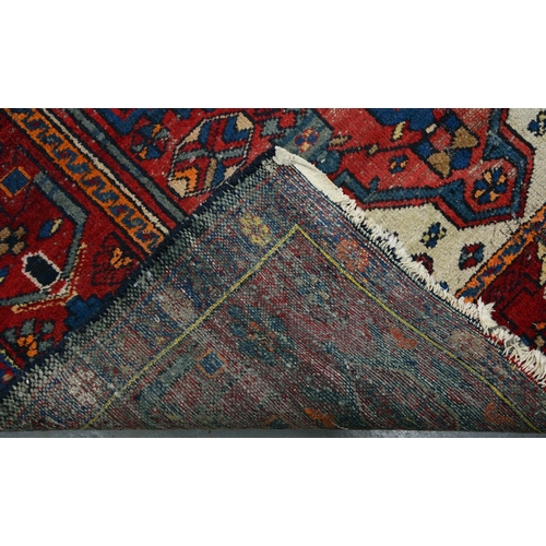 571 - A rug, 204 x 129cm