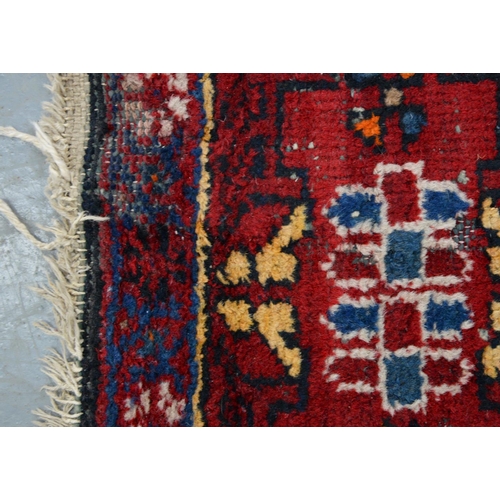 571 - A rug, 204 x 129cm